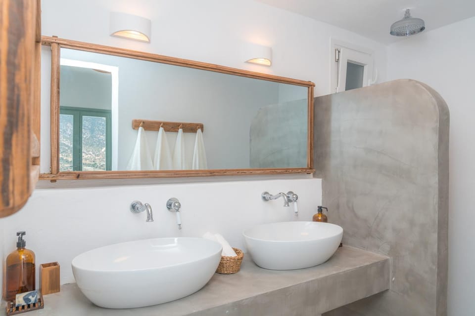 Bathroom, towels