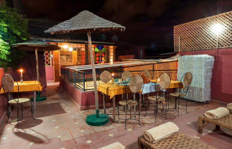Restaurant/places to eat, Balcony/Terrace