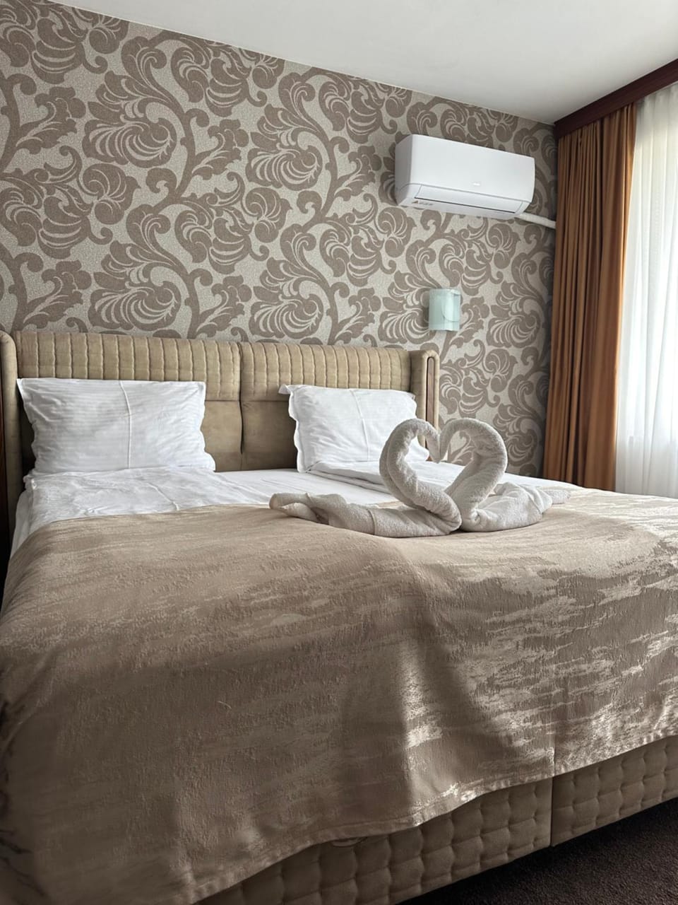 Bed, Photo of the whole room, Bedroom, towels, air conditioner