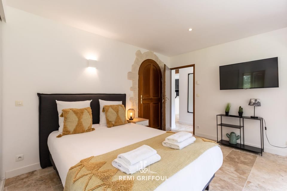 Eva Home Stunning Villa with Garden Sleeps 10 Villa in Honfleur