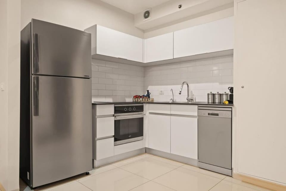 Modern & Comfortable 1-Bedroom Oasis with Luxury Amenities Apartment in Jerusalem