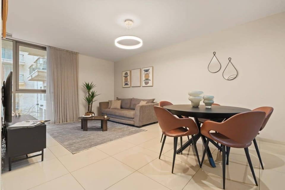 Modern & Comfortable 1-Bedroom Oasis with Luxury Amenities Apartment in Jerusalem