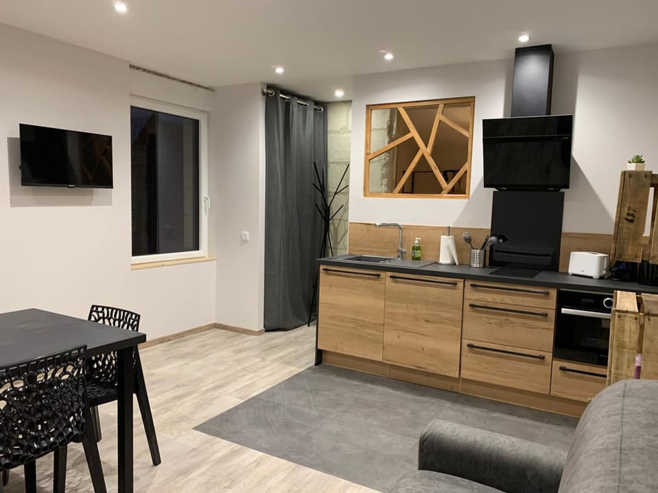 TV and multimedia, Kitchen or kitchenette, Dining area