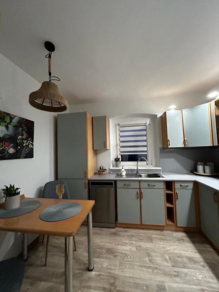 Kitchen or kitchenette, Dining area, minibar