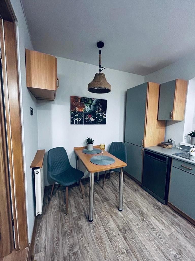 Kitchen or kitchenette, Dining area, minibar