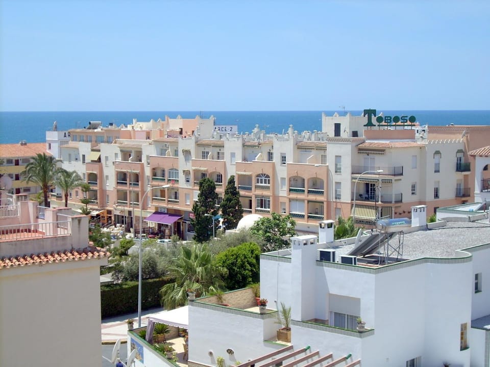 Neighbourhood, Bird's eye view, Location