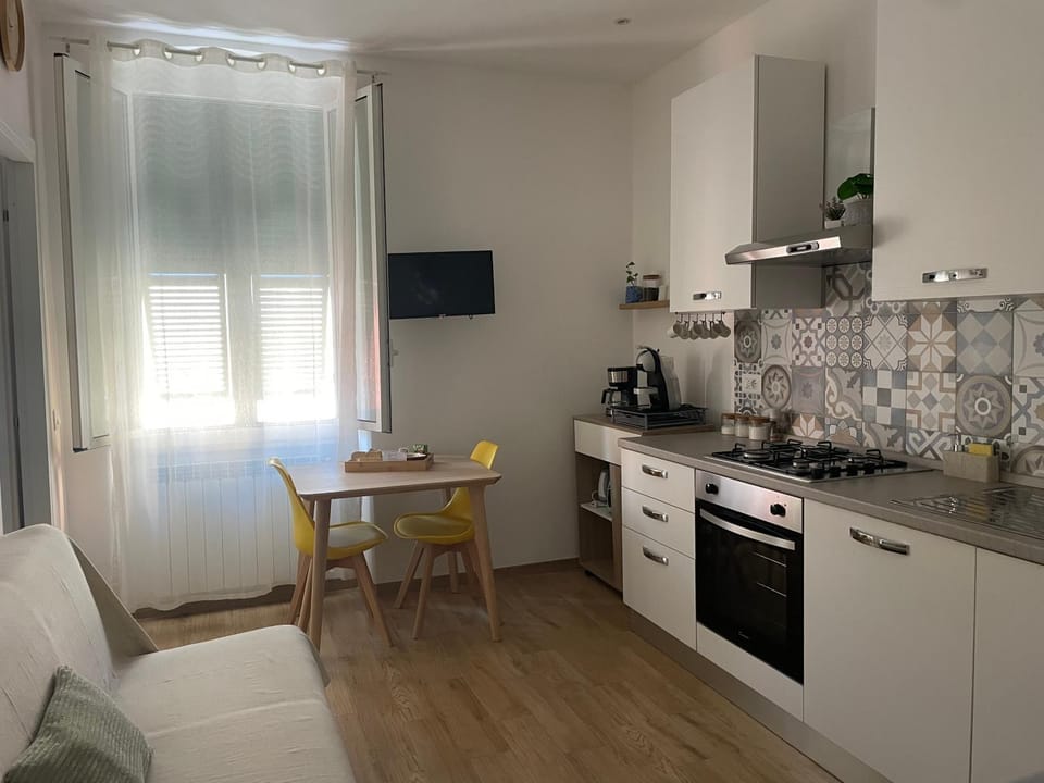 Kitchen or kitchenette, Living room, Dining area