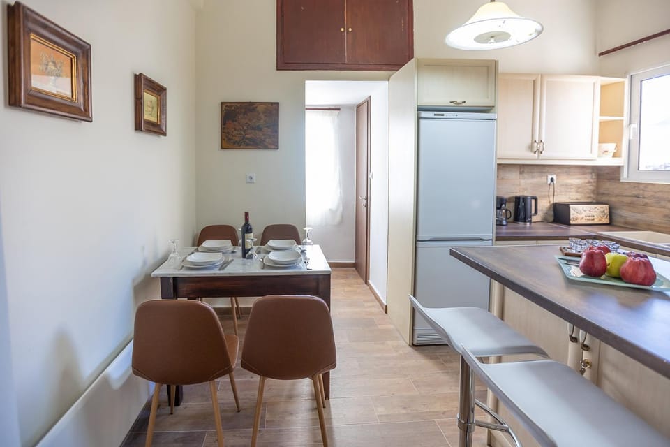 Era of Elegance: 1928 Classic Dwelling Apartment in Arcadia, Greece