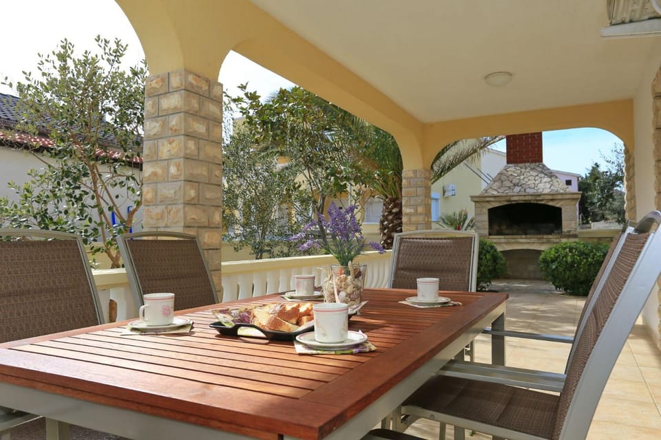 BBQ facilities, Seating area