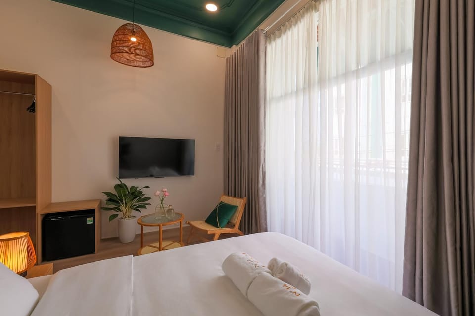 Bed, TV and multimedia, Photo of the whole room, Bedroom, towels
