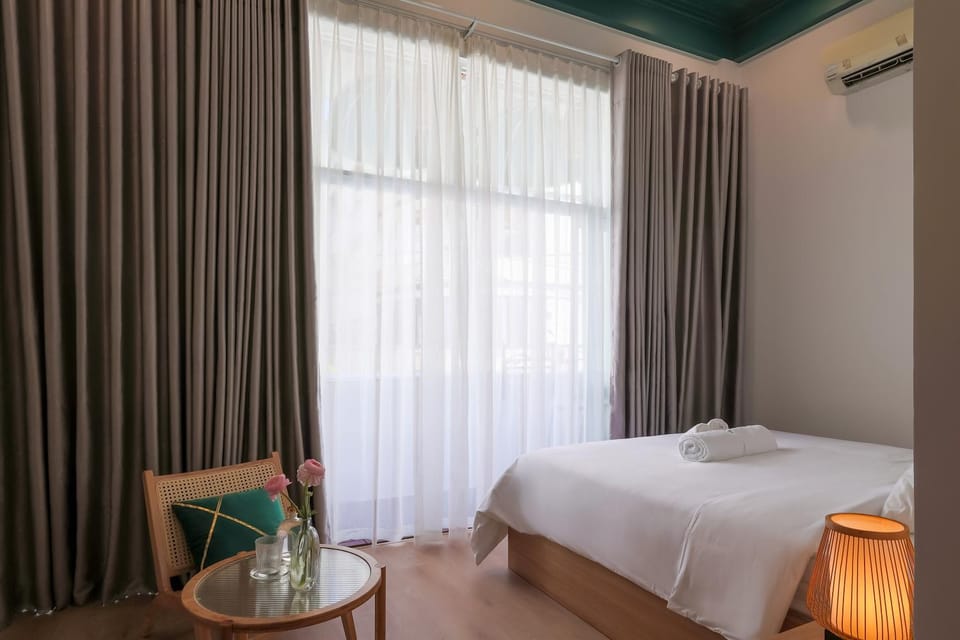 Bed, Balcony/Terrace, Photo of the whole room, Bedroom, City view, air conditioner