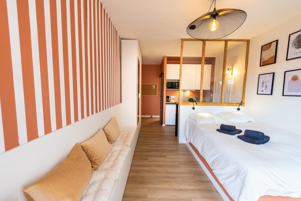 Bed, Photo of the whole room
