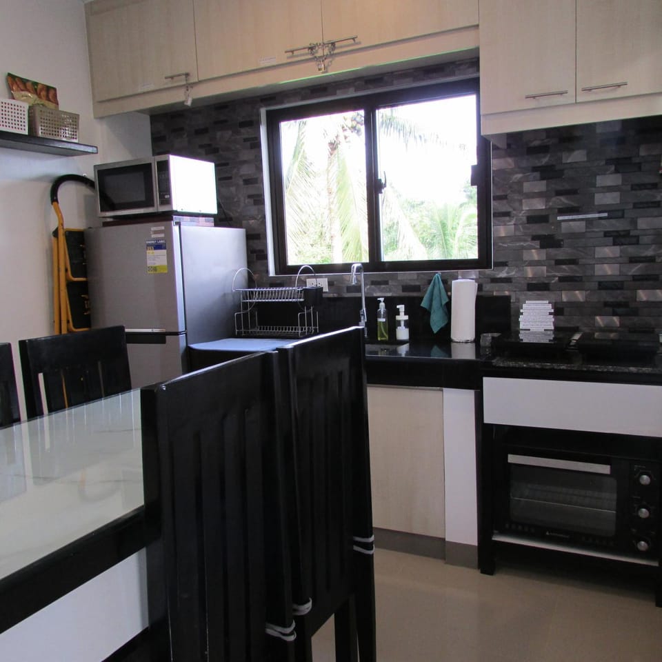 Kitchen or kitchenette, kitchen