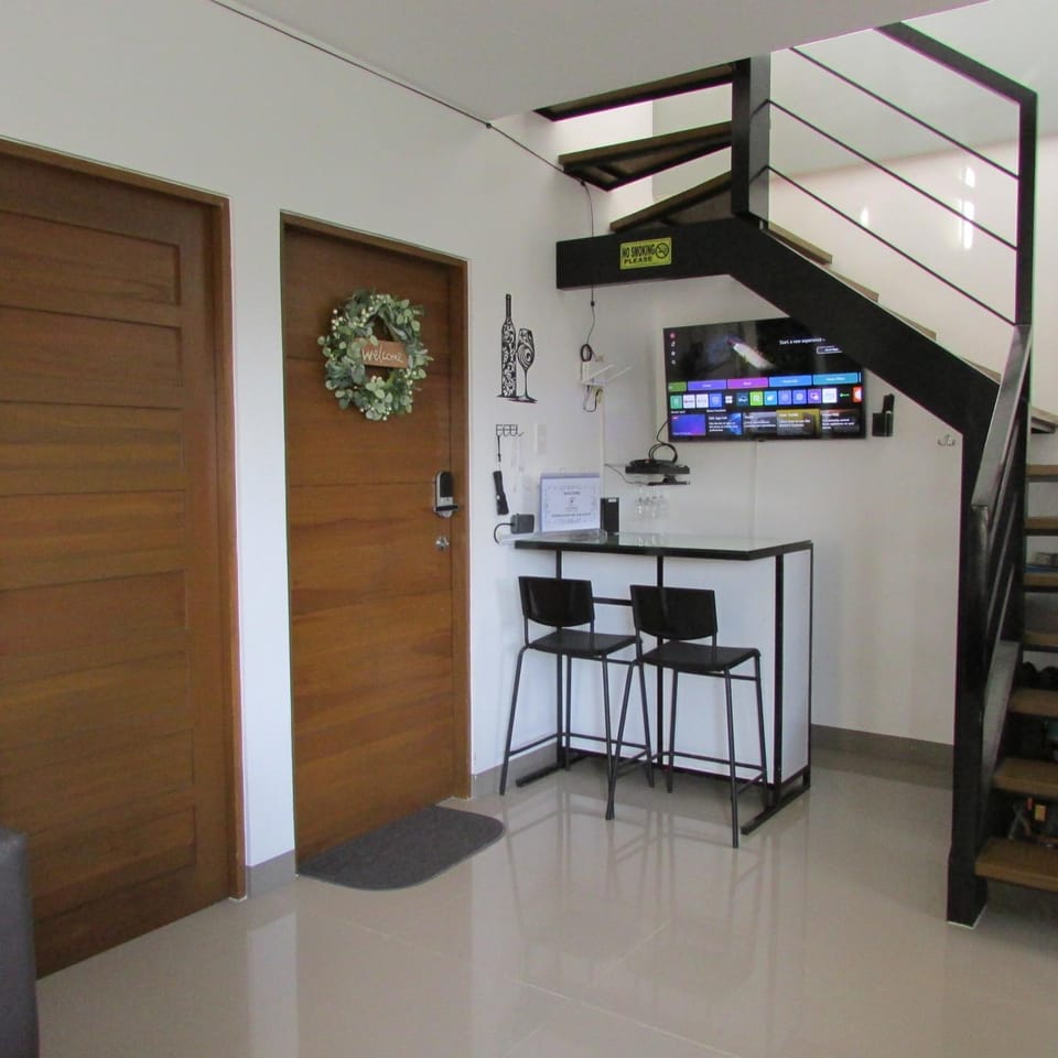Lounge or bar, minibar