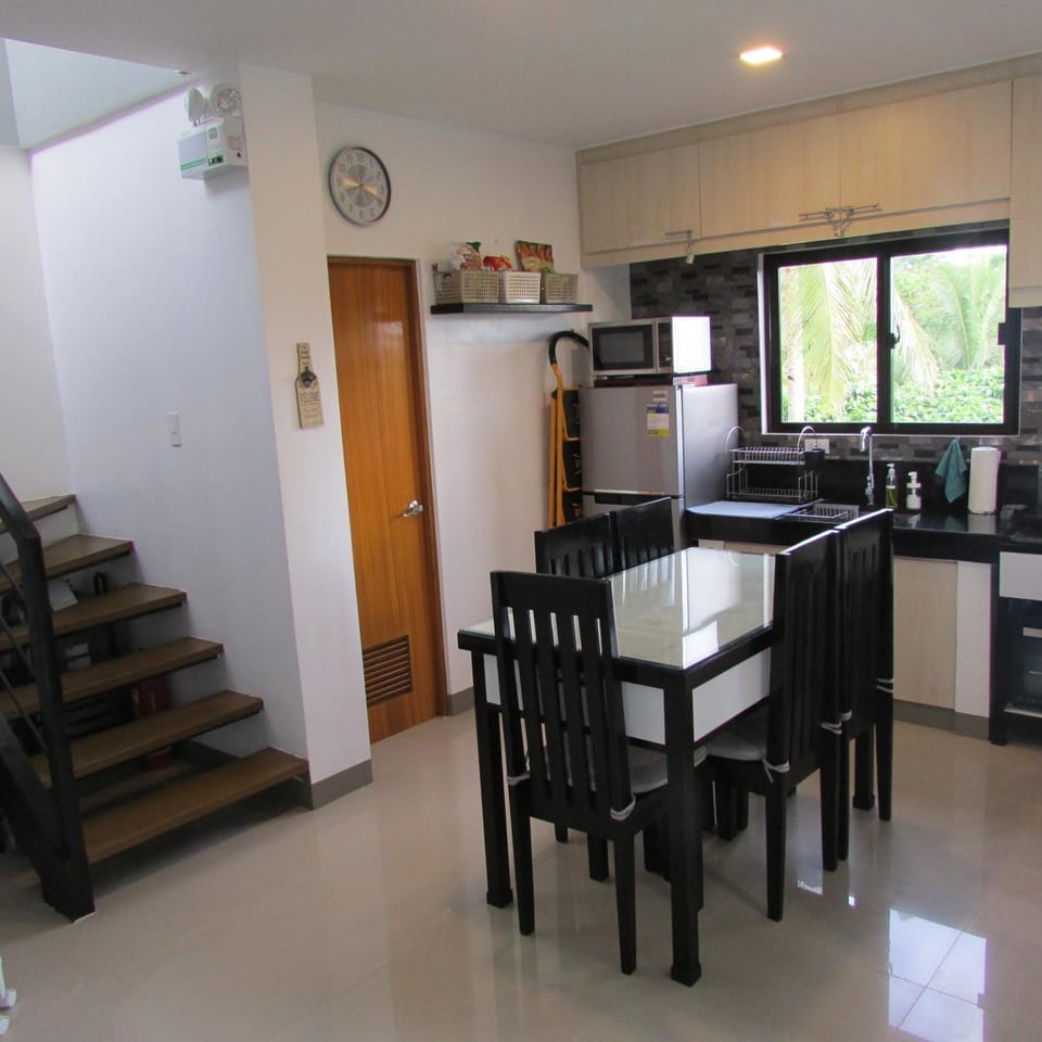 Kitchen or kitchenette, kitchen