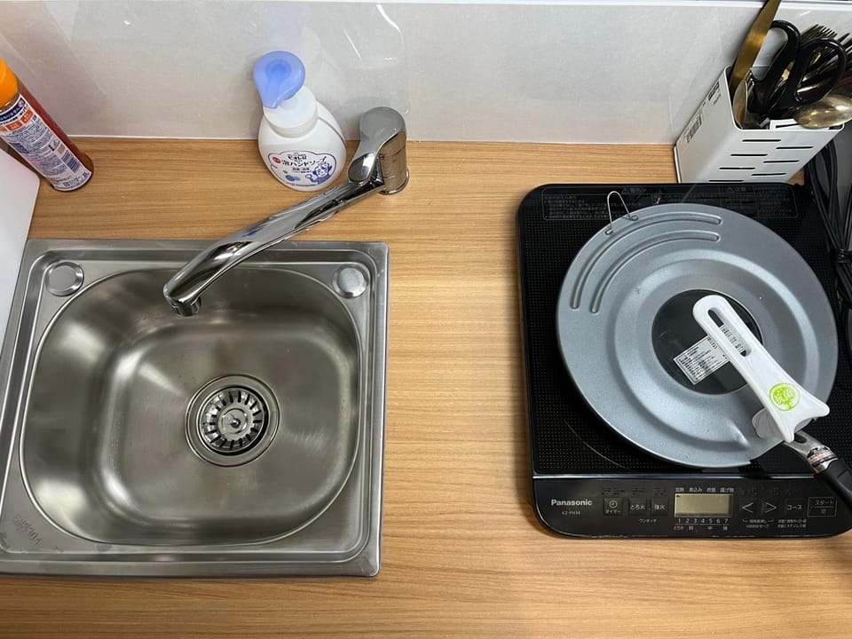 ゴジラヘッドまで徒歩9分 最寄り駅まで4分 ダブルベッド数台ファミリー向け部屋 Apartment in Shinjuku