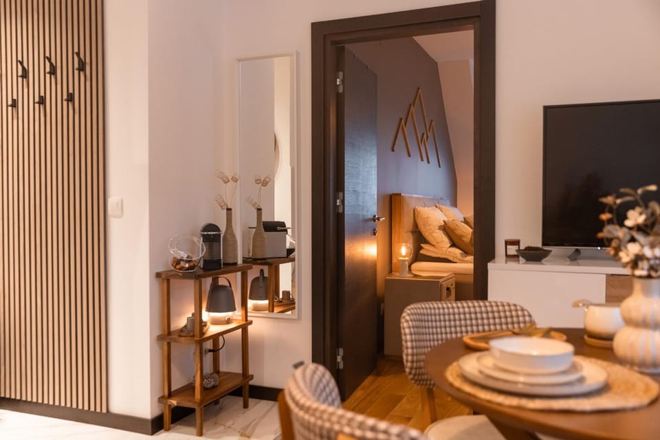 Night, TV and multimedia, Coffee/tea facilities, Living room, Dining area