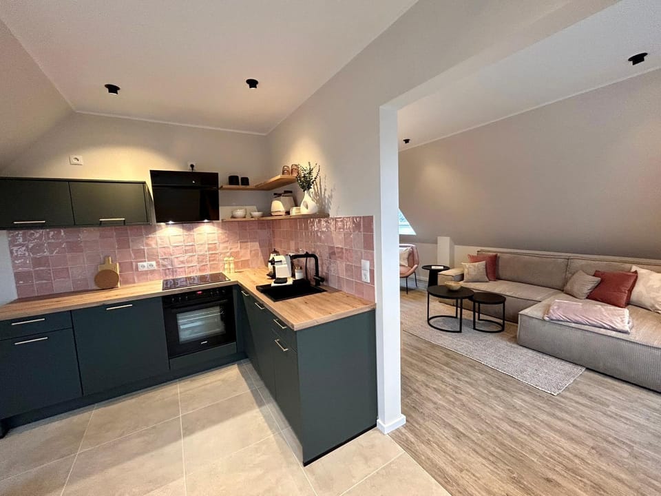 Coffee/tea facilities, Kitchen or kitchenette, Seating area, pet friendly, stove
