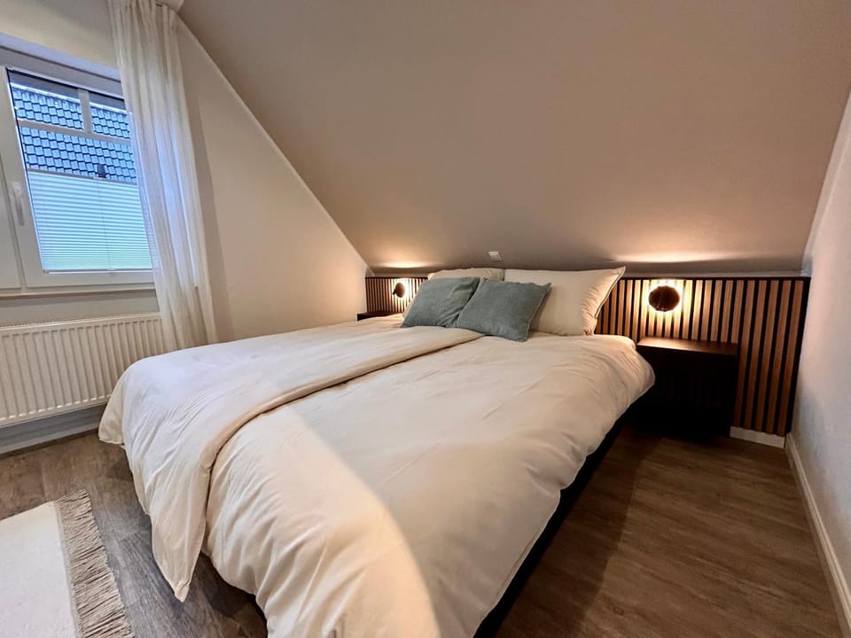 Bed, Photo of the whole room, Bedroom