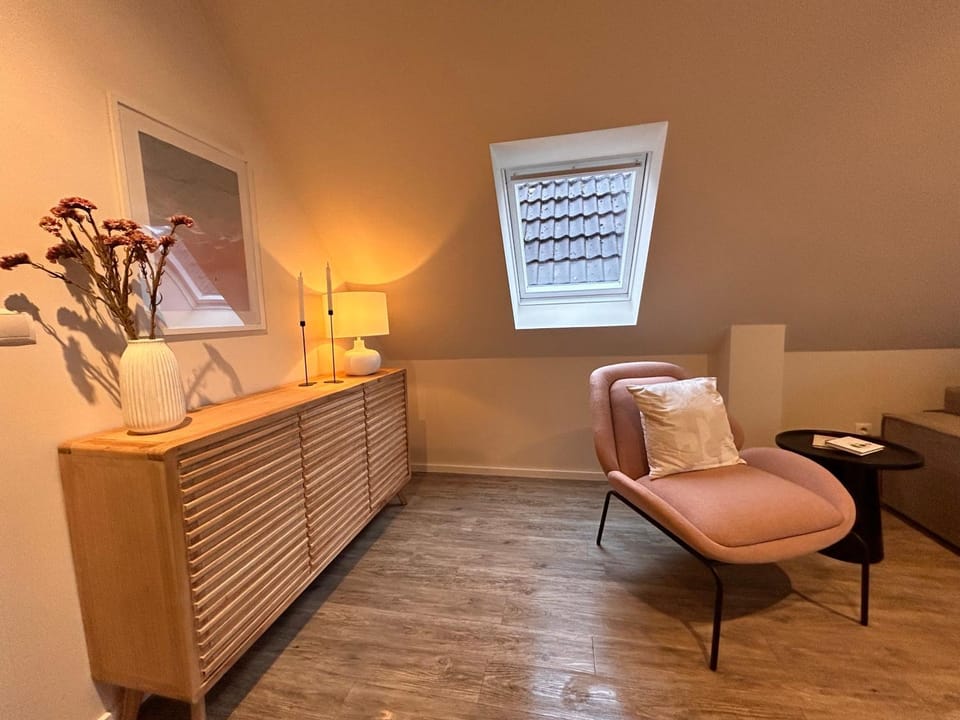 Living room, Seating area, hair dresser