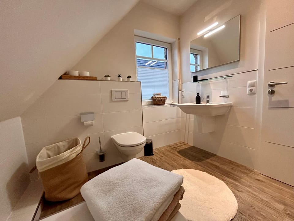 Toilet, Bathroom, towels