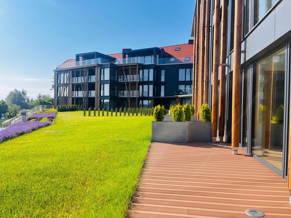 Property building, Spring, Day, Natural landscape, Garden, Garden view