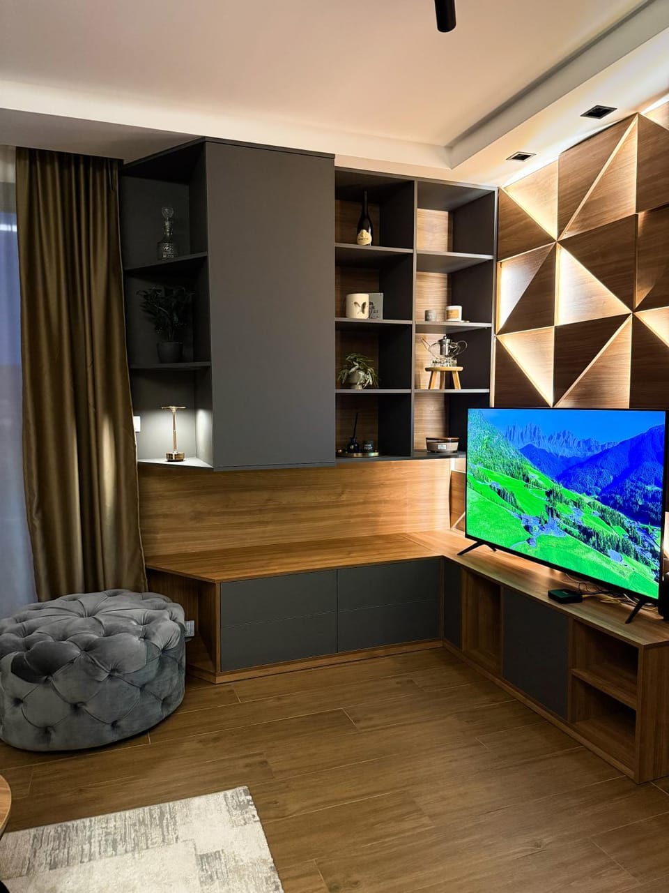 TV and multimedia, Living room, Evening entertainment