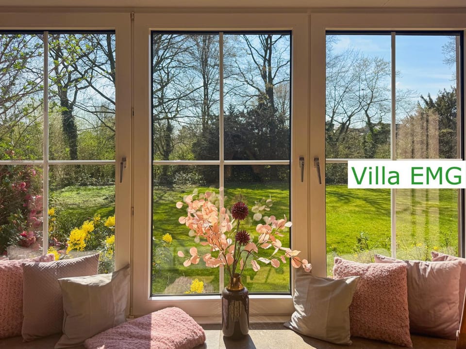 Day, Garden, Seating area, Garden view