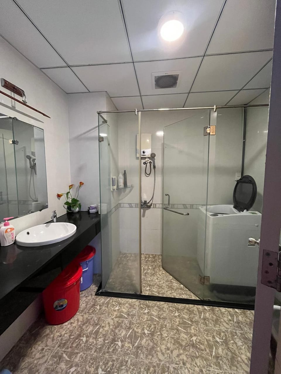 Shower, Toilet