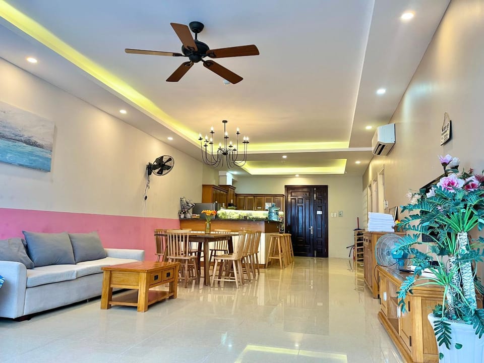 Kitchen or kitchenette, Living room, Seating area