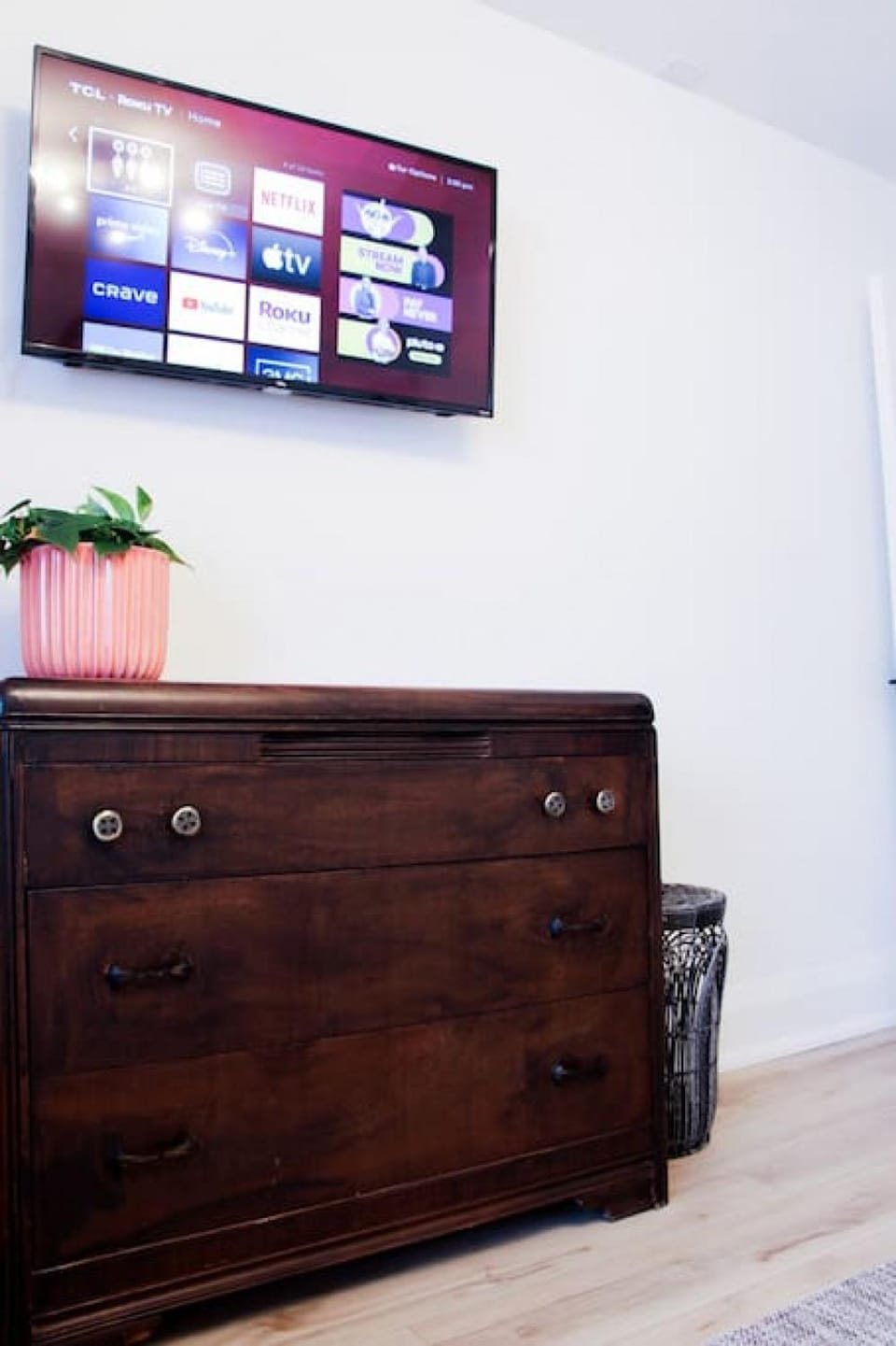 4 Guest Suite with Waterfront Views at Fancie's PEC - Suite 2 Vacation rental in Belleville