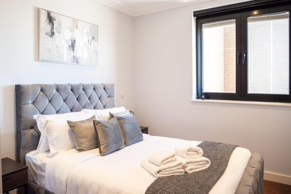 Modern flat with stunning views in Kensington AC Apartment in City of Westminster