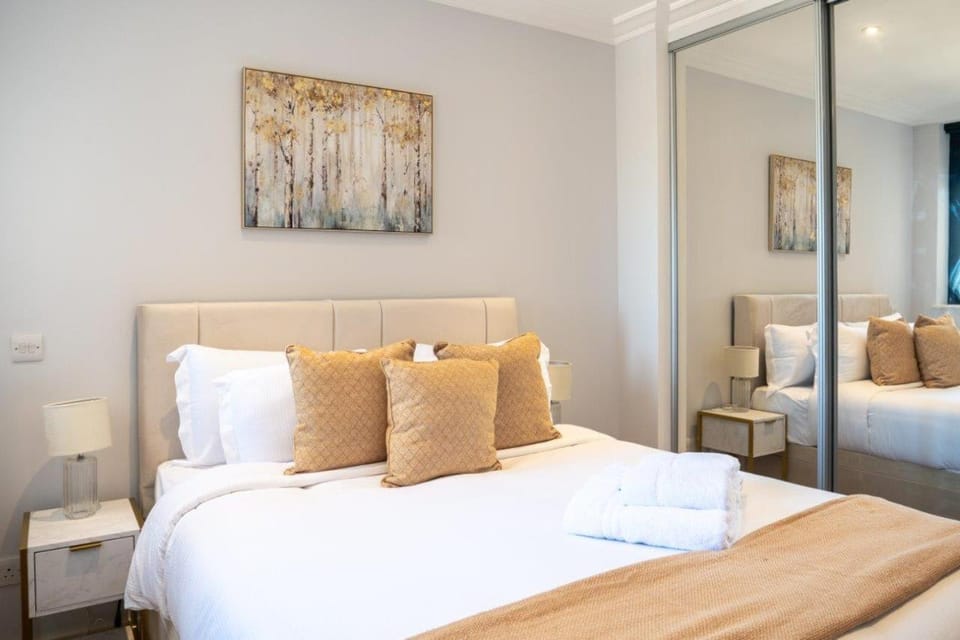Modern flat with stunning views in Kensington AC Apartment in City of Westminster