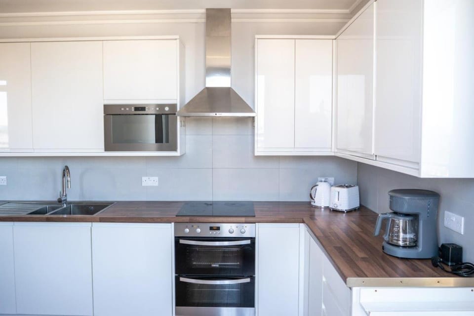 Modern flat with stunning views in Kensington AC Apartment in City of Westminster