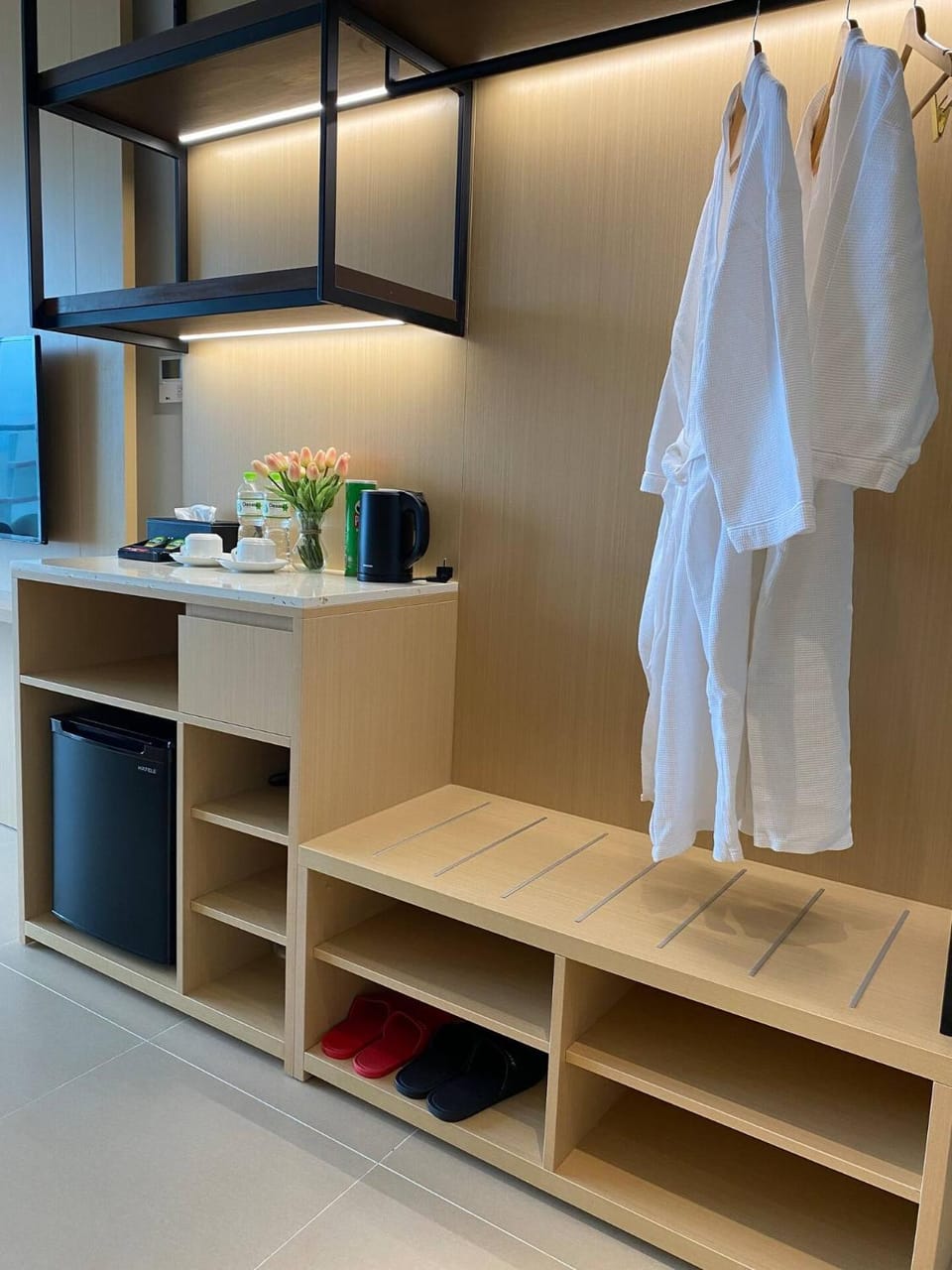 towels, wardrobe