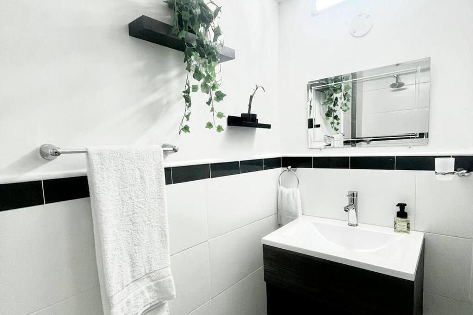 Bathroom, towels
