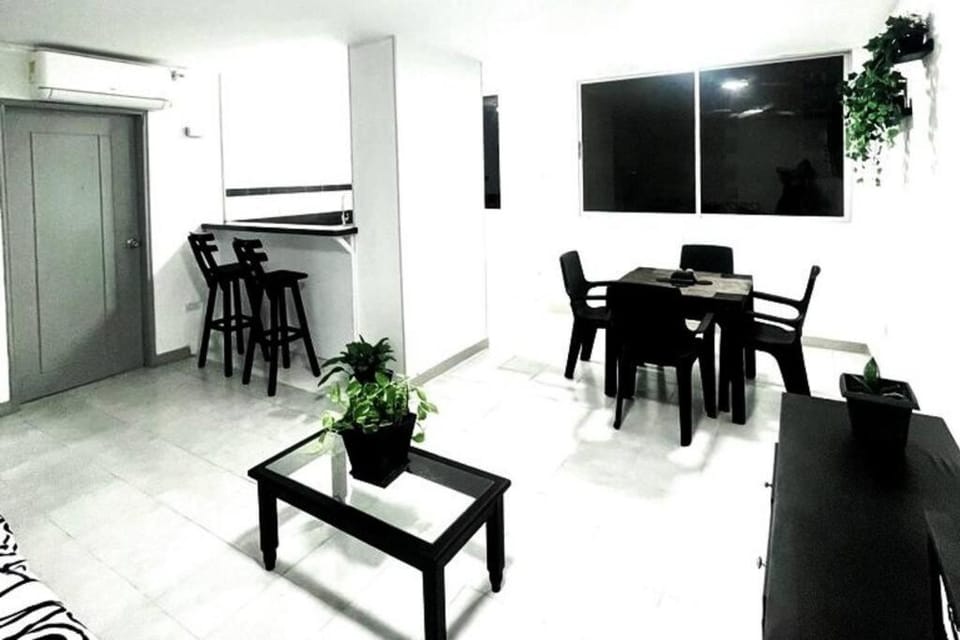 TV and multimedia, Kitchen or kitchenette, Living room, Seating area, Dining area, air conditioner
