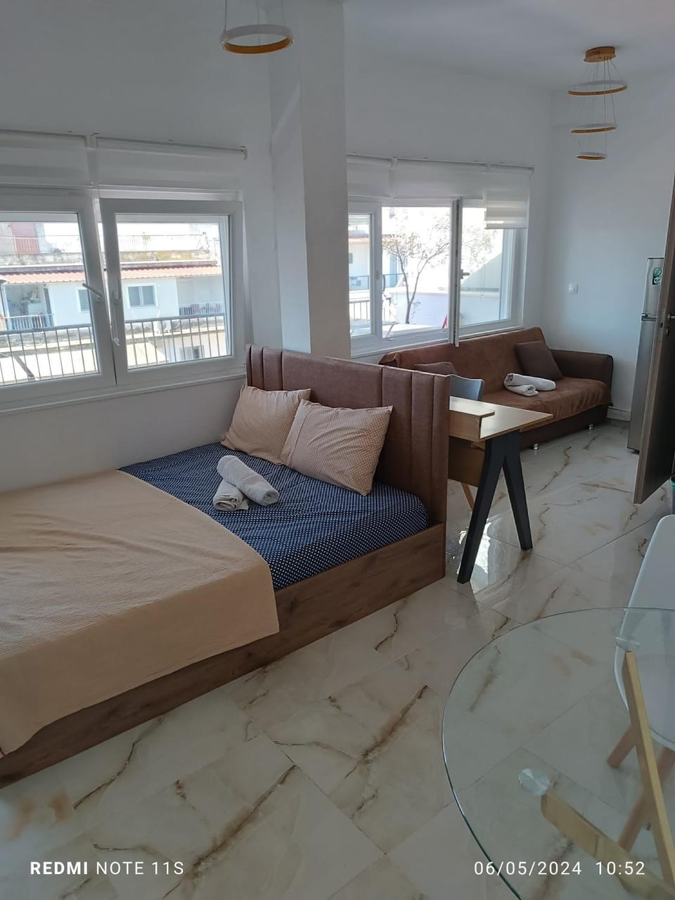 Bed, Living room