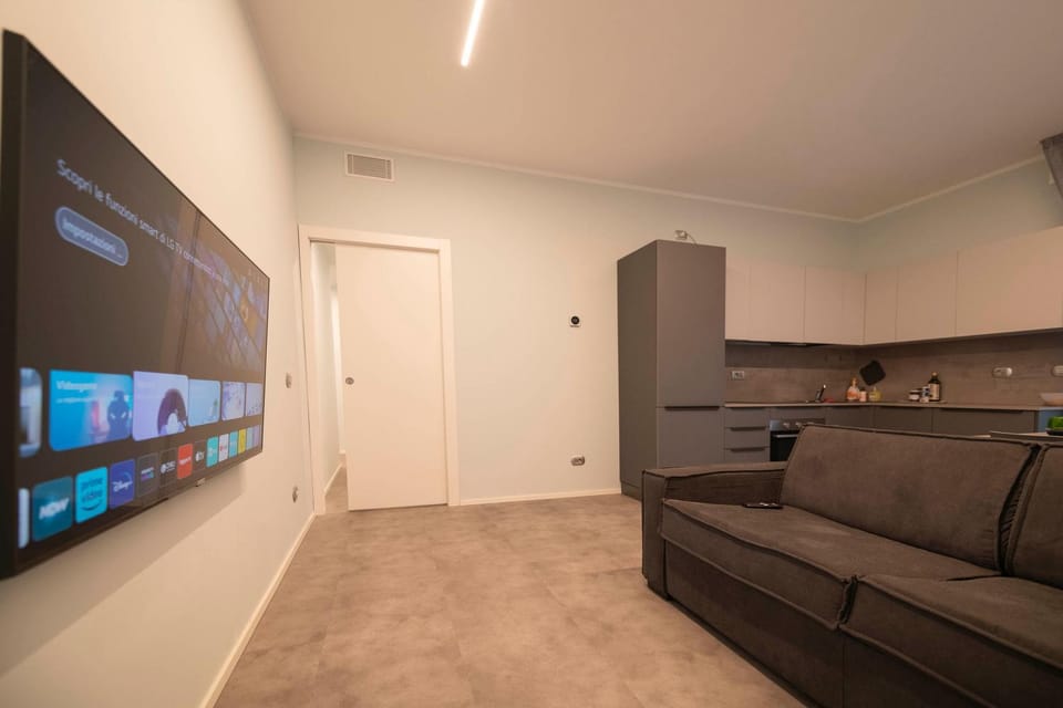 Communal lounge/ TV room, TV and multimedia, Living room, Seating area, Evening entertainment