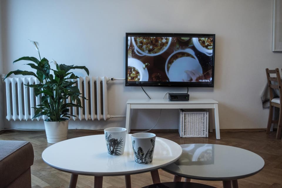 TV and multimedia, Living room, Photo of the whole room, Decorative detail, Seating area, Dining area