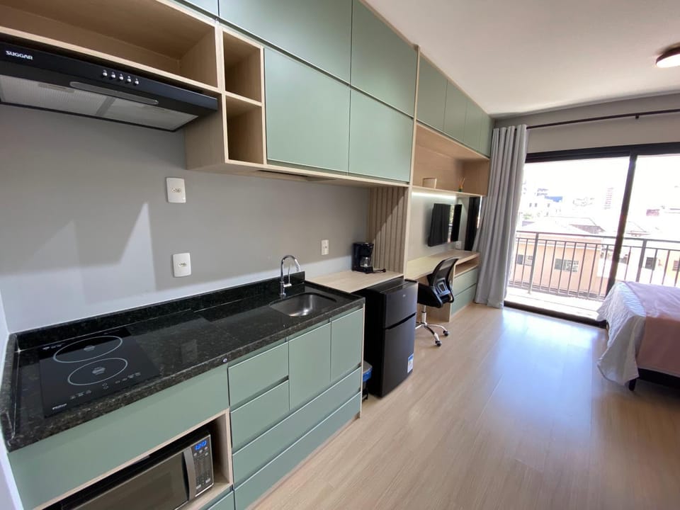 Kitchen or kitchenette, Photo of the whole room, Dining area, minibar, stove
