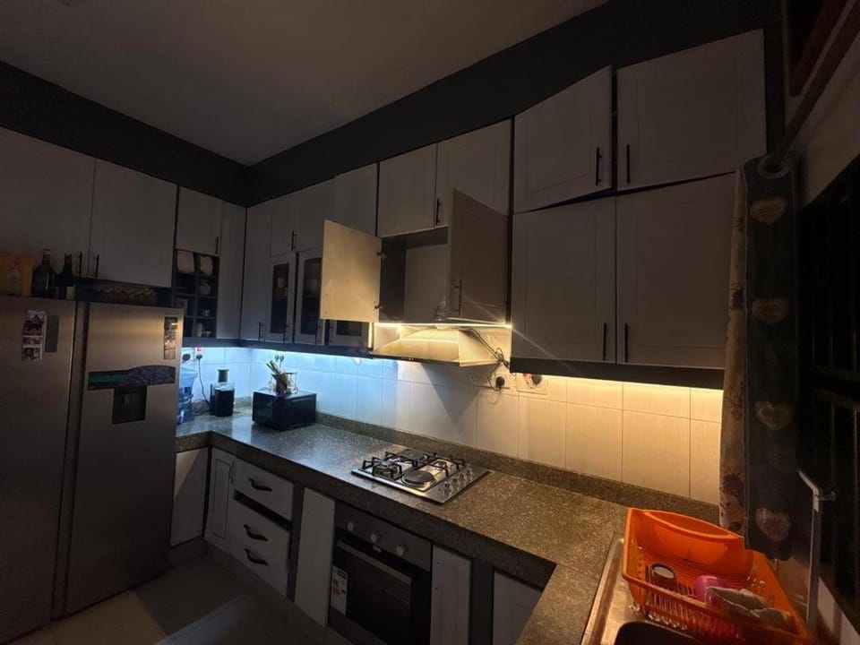 Muyenga Bungalow 3BRs, 6 guests, 6kms to Kla City House in Kampala
