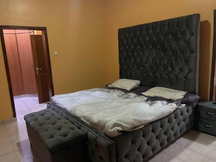 Muyenga Bungalow 3BRs, 6 guests, 6kms to Kla City House in Kampala