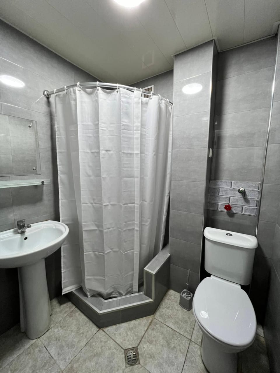 Shower, Toilet