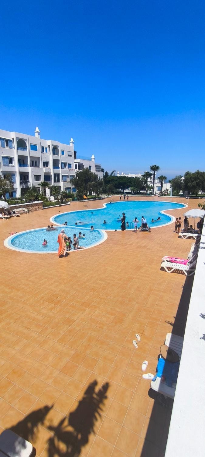 Swimming pool, sunbed