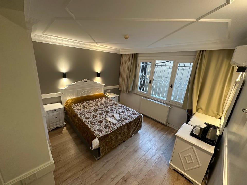 Bed, Photo of the whole room, Bedroom, hair dresser