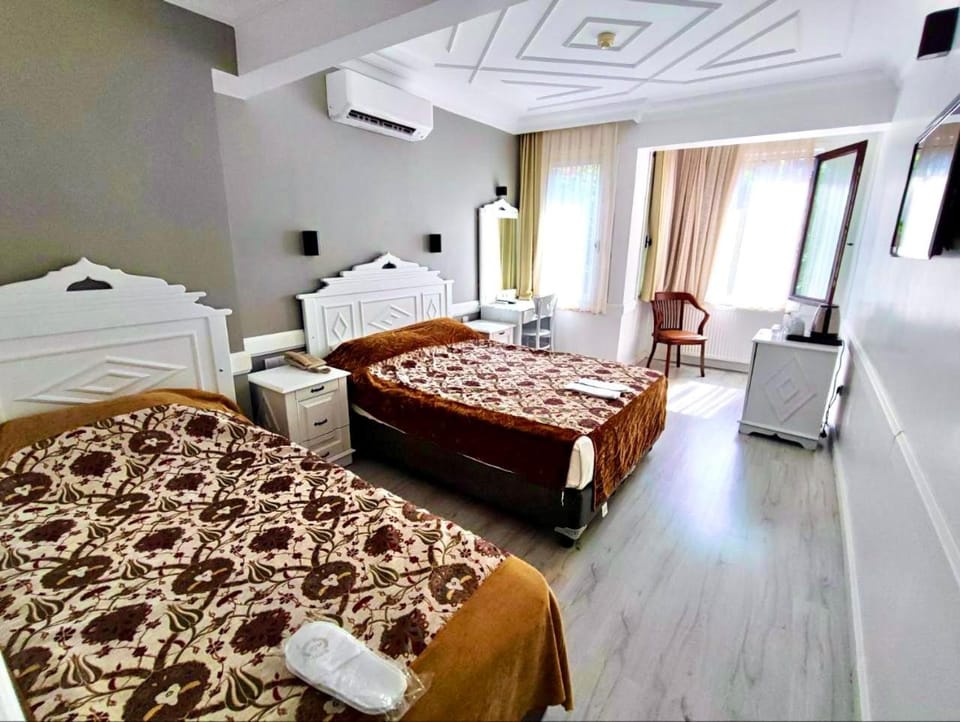 Bed, TV and multimedia, Bedroom, oven