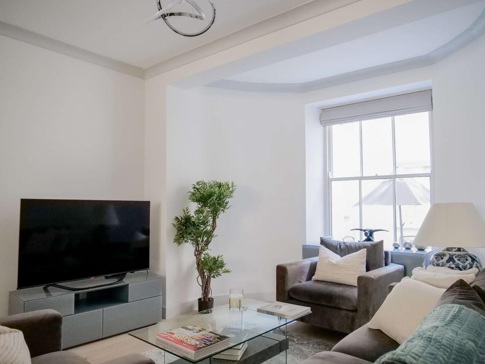 Super Spacious 3 Bedroom and 3 Bathroom Apartment Apartment in City of Westminster