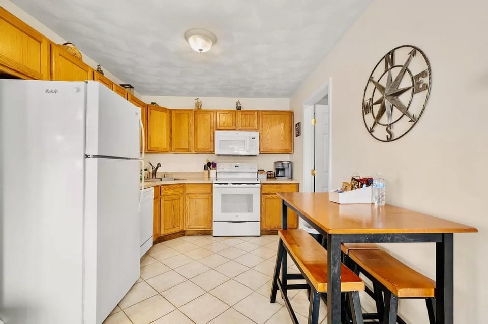 Lake Winnisquam 1 Bedroom Condo with Lake Views Apartment in Tilton