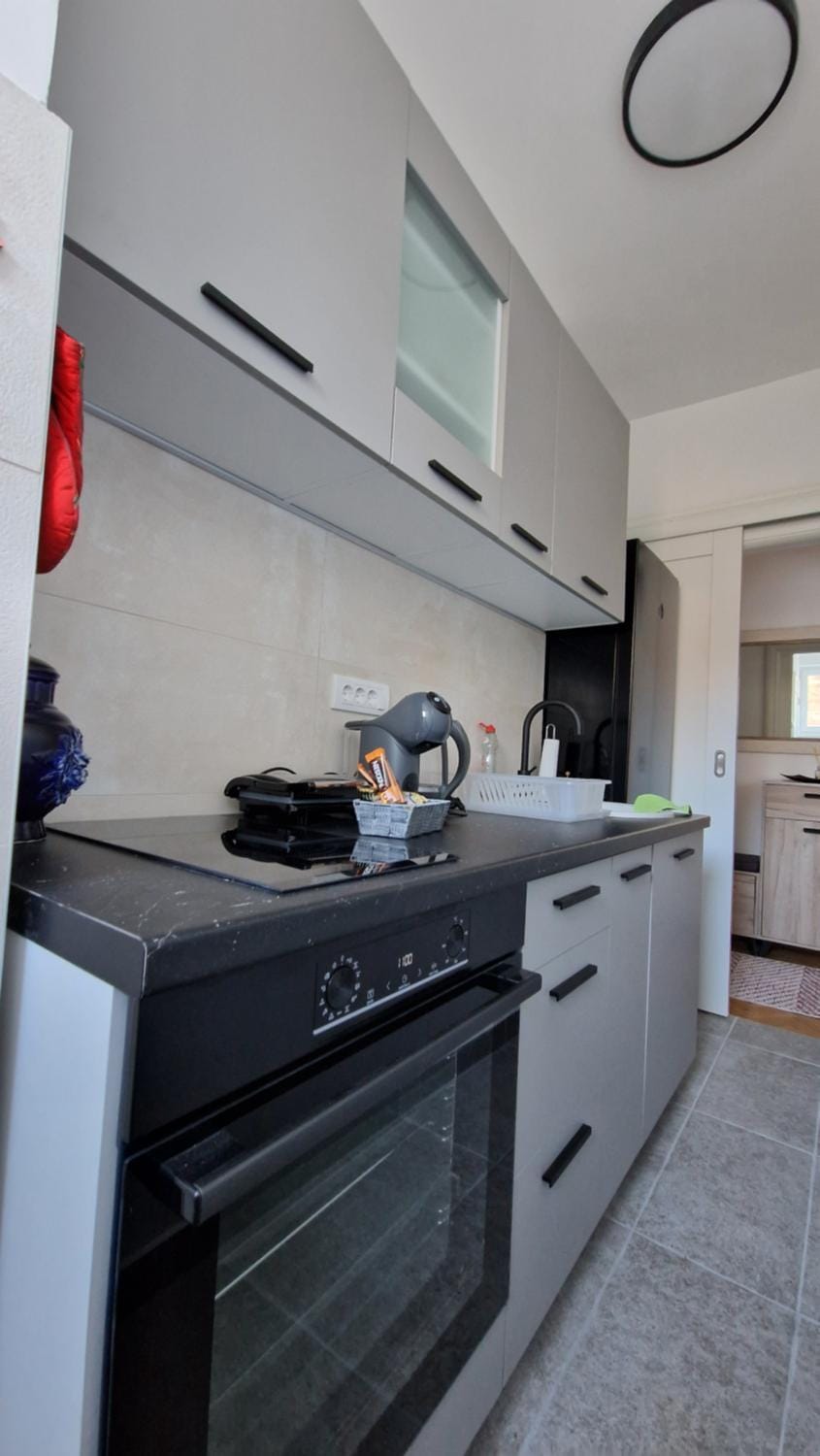 Kitchen or kitchenette, pet friendly, stove
